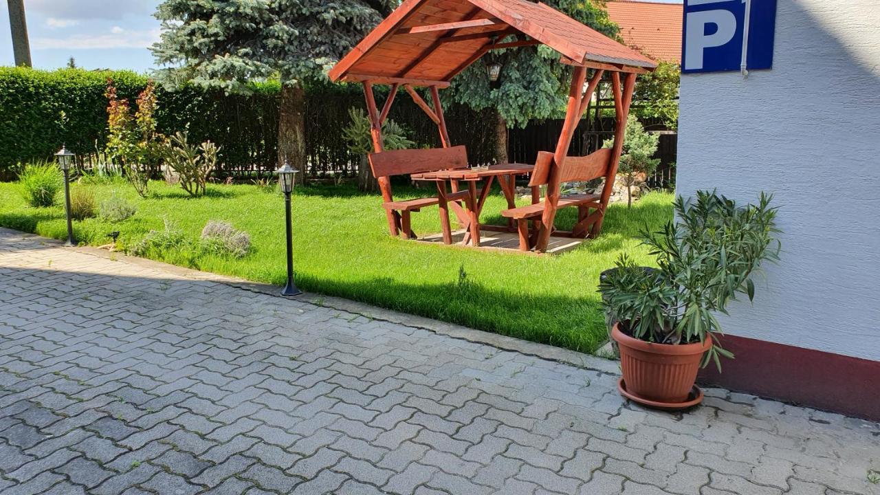 Ruttkai Vendégház Székesfehérvár Exterior foto