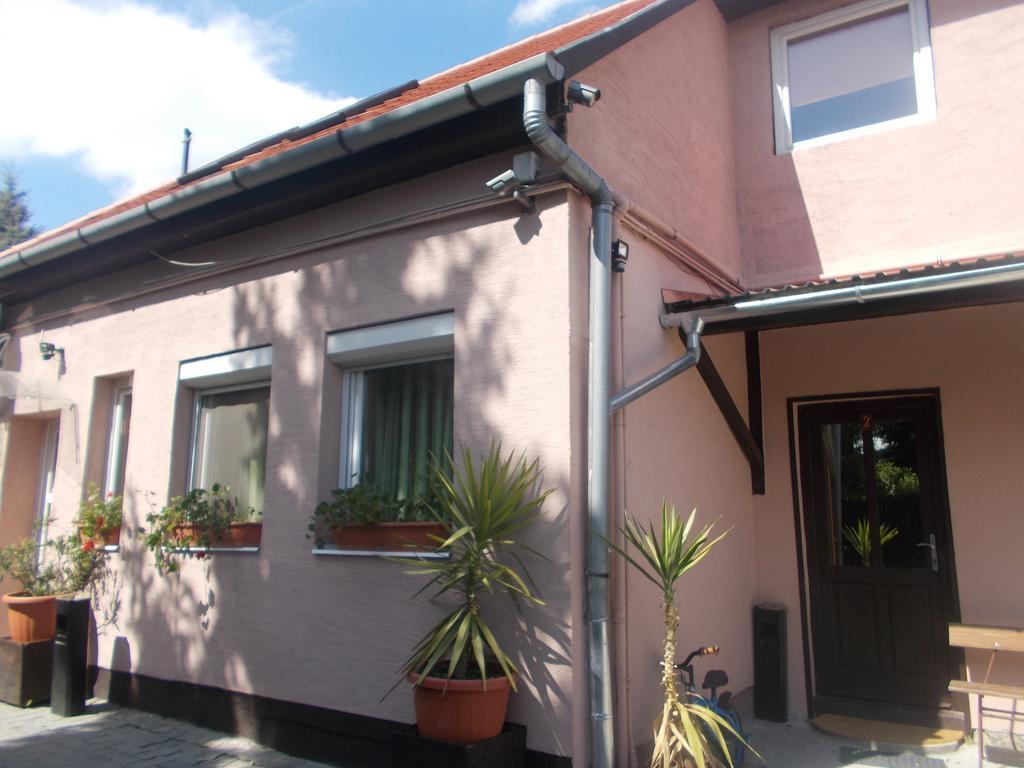 Ruttkai Vendégház Székesfehérvár Exterior foto